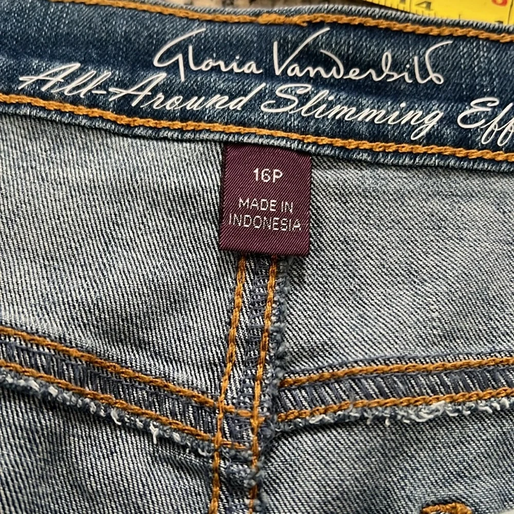 Gloria Vanderbilt Amanda Faded Blue Denim 5 Pocket High Rise Jean Shorts 16P